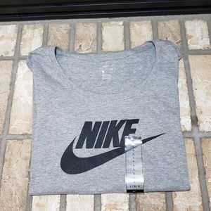 The Nike Tee W Large Gray